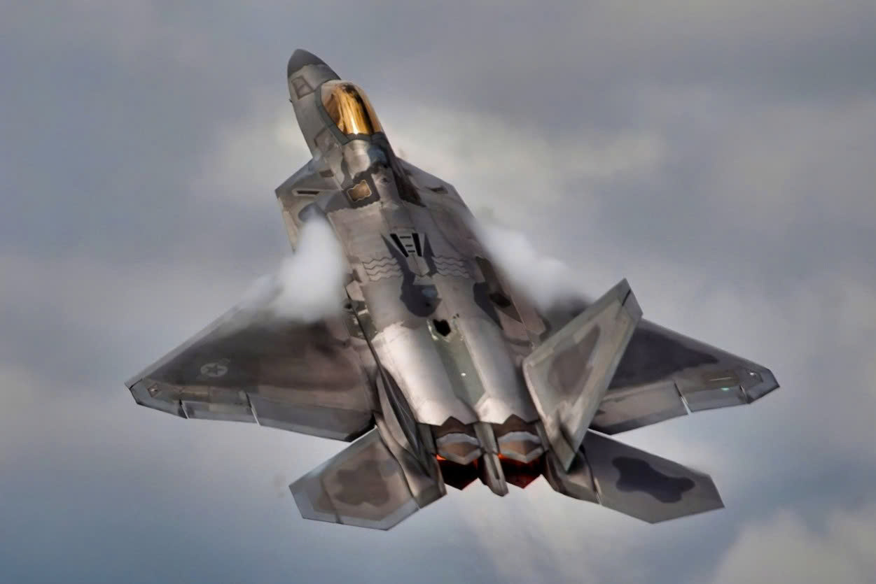 f-22-178557655438091171465 Hệ thống S-400 Nga có đủ sức đối đầu tiêm kích F-22 và F-35 Mỹ? - Ảnh 1.