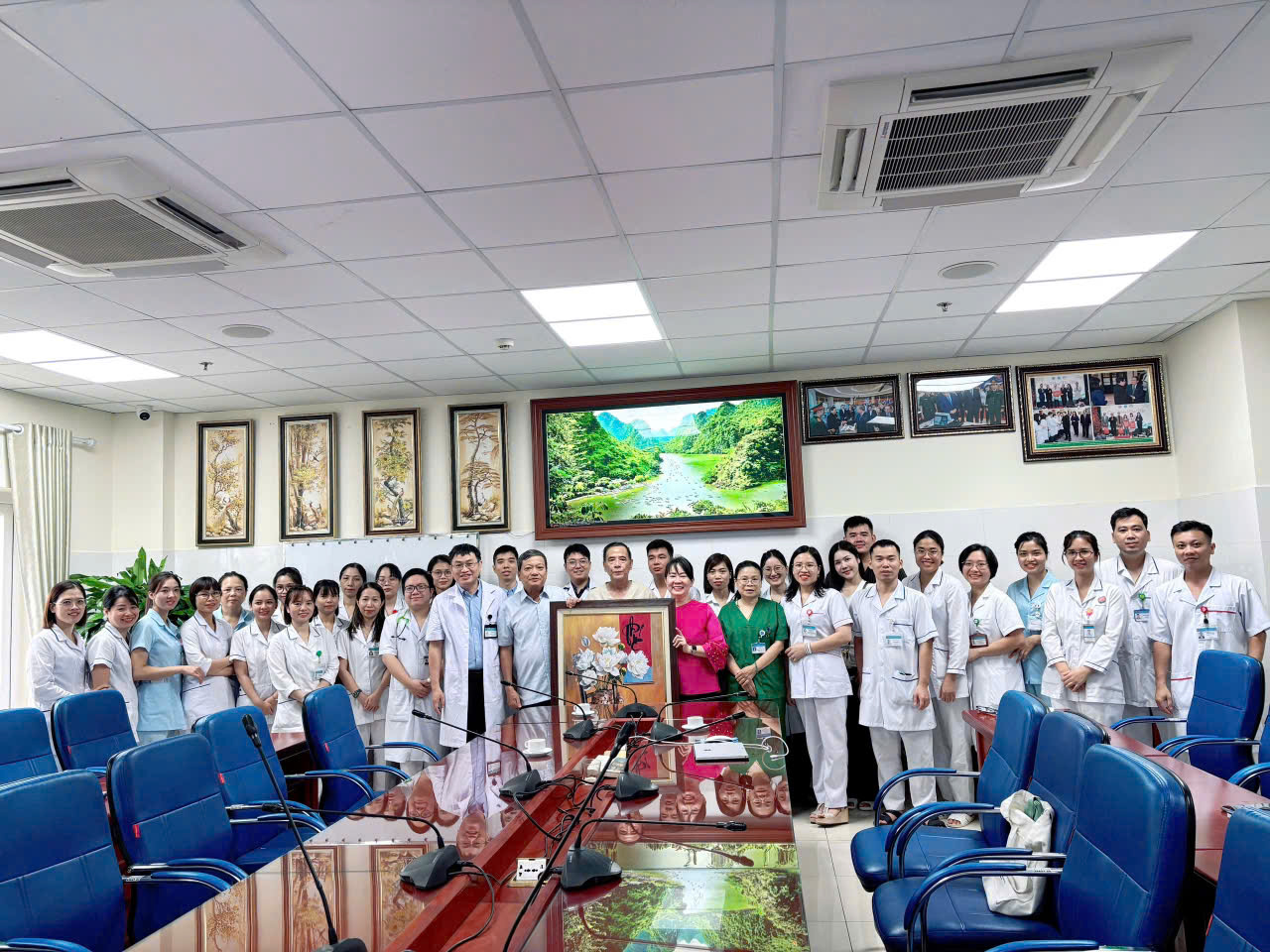 ghep-phoi-17878880640071919758819 Ca ghép phổi thứ 15 được xuất viện: Vợ bệnh nhân rưng rưng cảm ơn y bác sĩ - Ảnh 1.