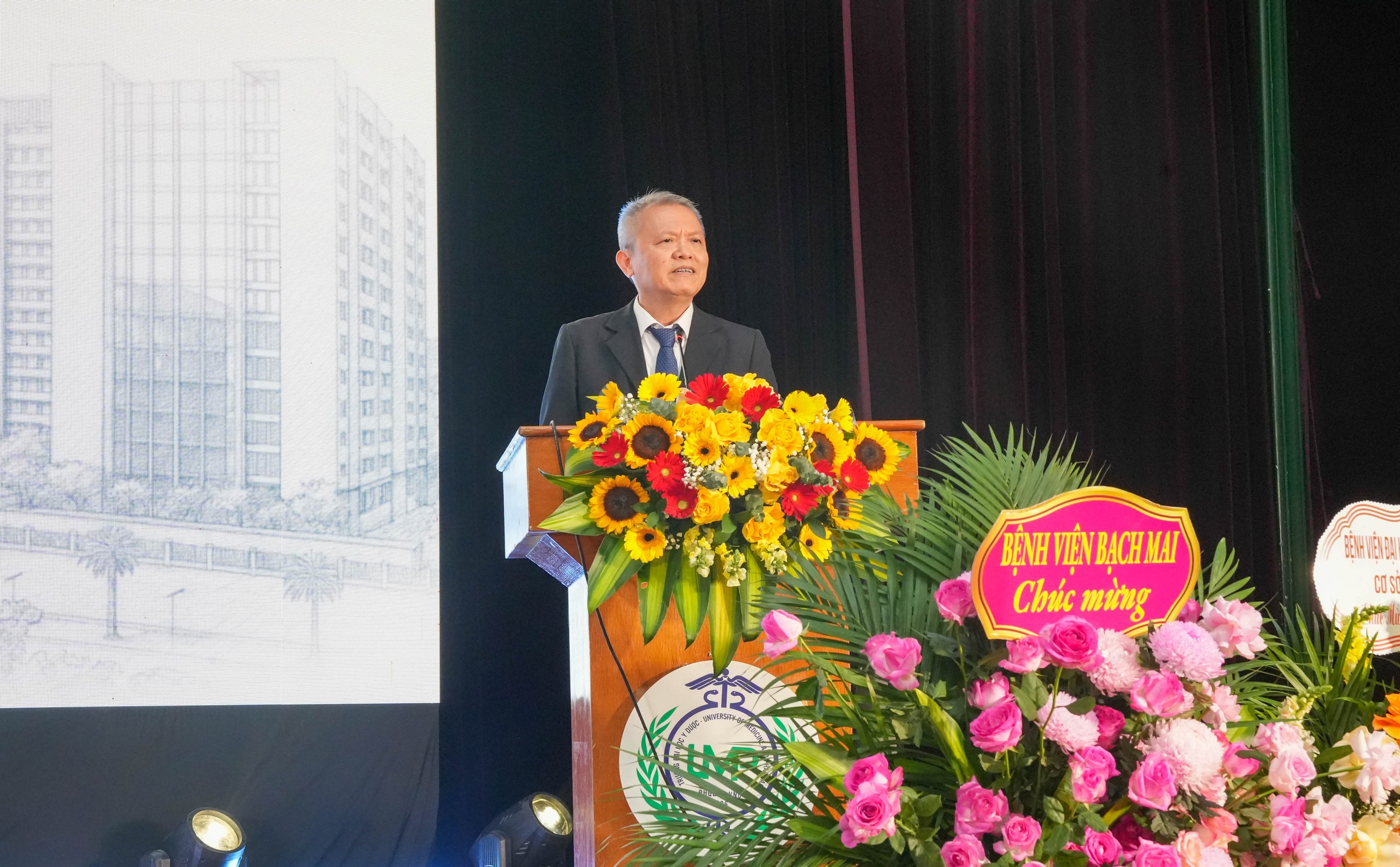 gs-thanh-17879100878821776056347 407 bác sĩ, dược sĩ, cử nhân bước vào hành trình chăm sóc sức khoẻ nhân dân- Ảnh 1.