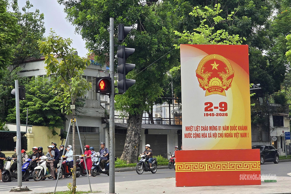 ha-noi-ruc-ro-co-hoa-chao-mung-cach-mang-thang-tam-va-quoc-khanh6-1787122448399433094124 Hà Nội rực rỡ cờ hoa chào mừng Cách mạng Tháng Tám và Quốc khánh 2/9- Ảnh 6.