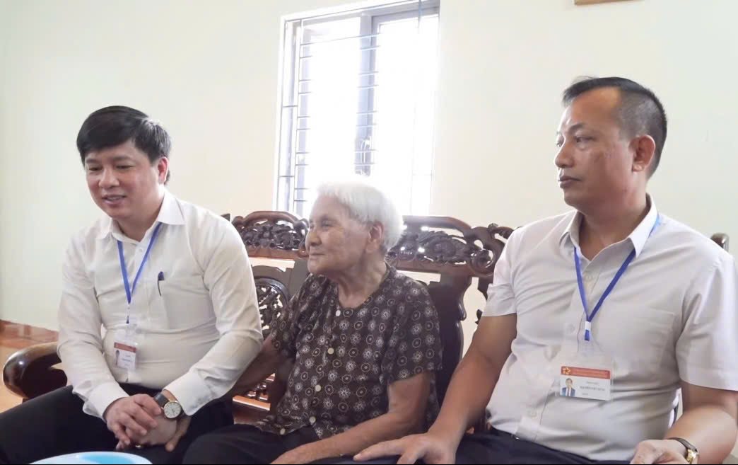 hai-me-viet-nam-anh-hung-nhan-ho-tro-tu-vingroup-17870221684911433176018 Hai Mẹ Việt Nam Anh hùng ở Hải Phòng nhận hỗ trợ gần 2 tỉ đồng- Ảnh 1.