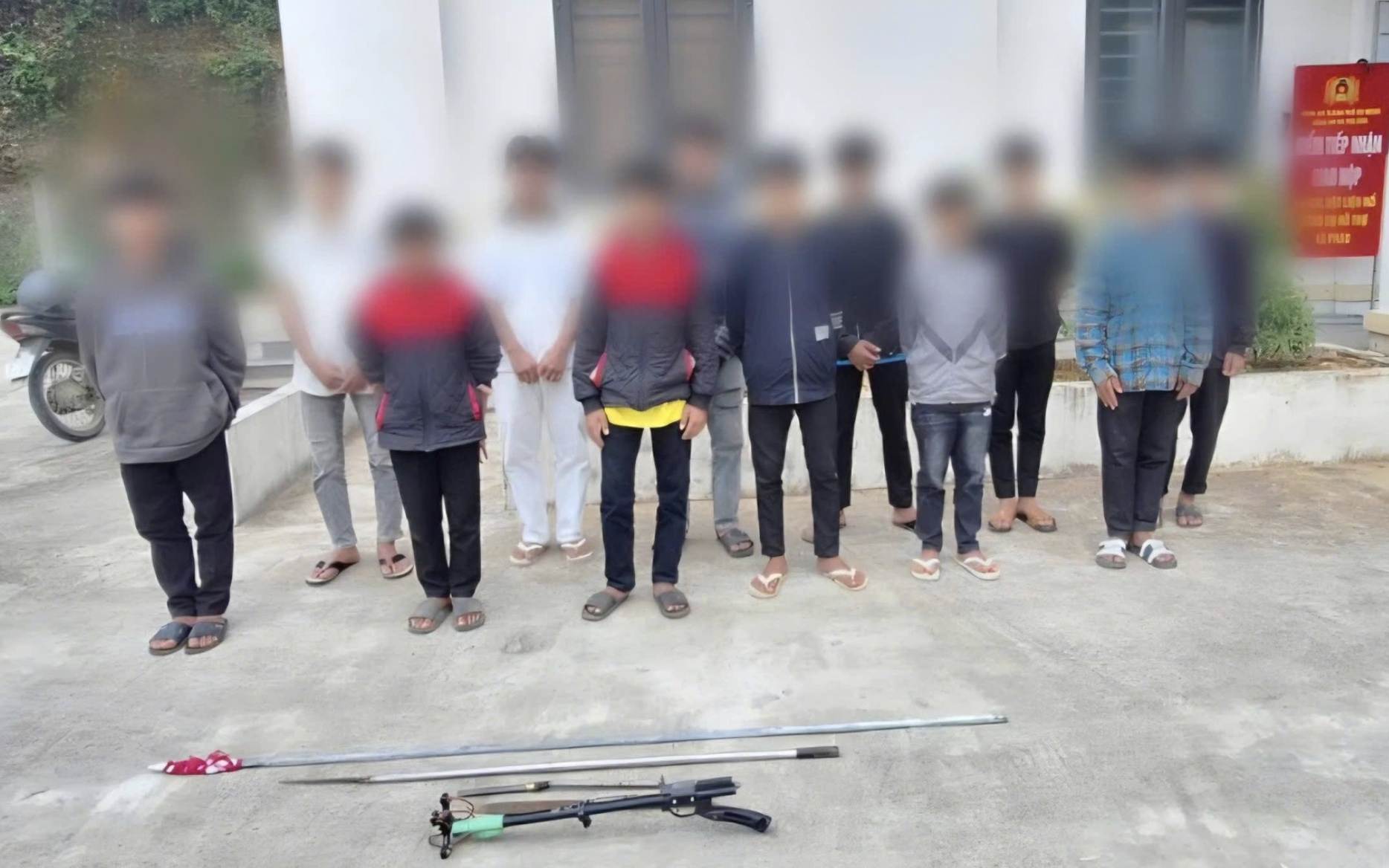 Triệt phá đường dây vận chuyển gần 9.300 kíp nổ từ Lào về Việt Nam- Ảnh 4.