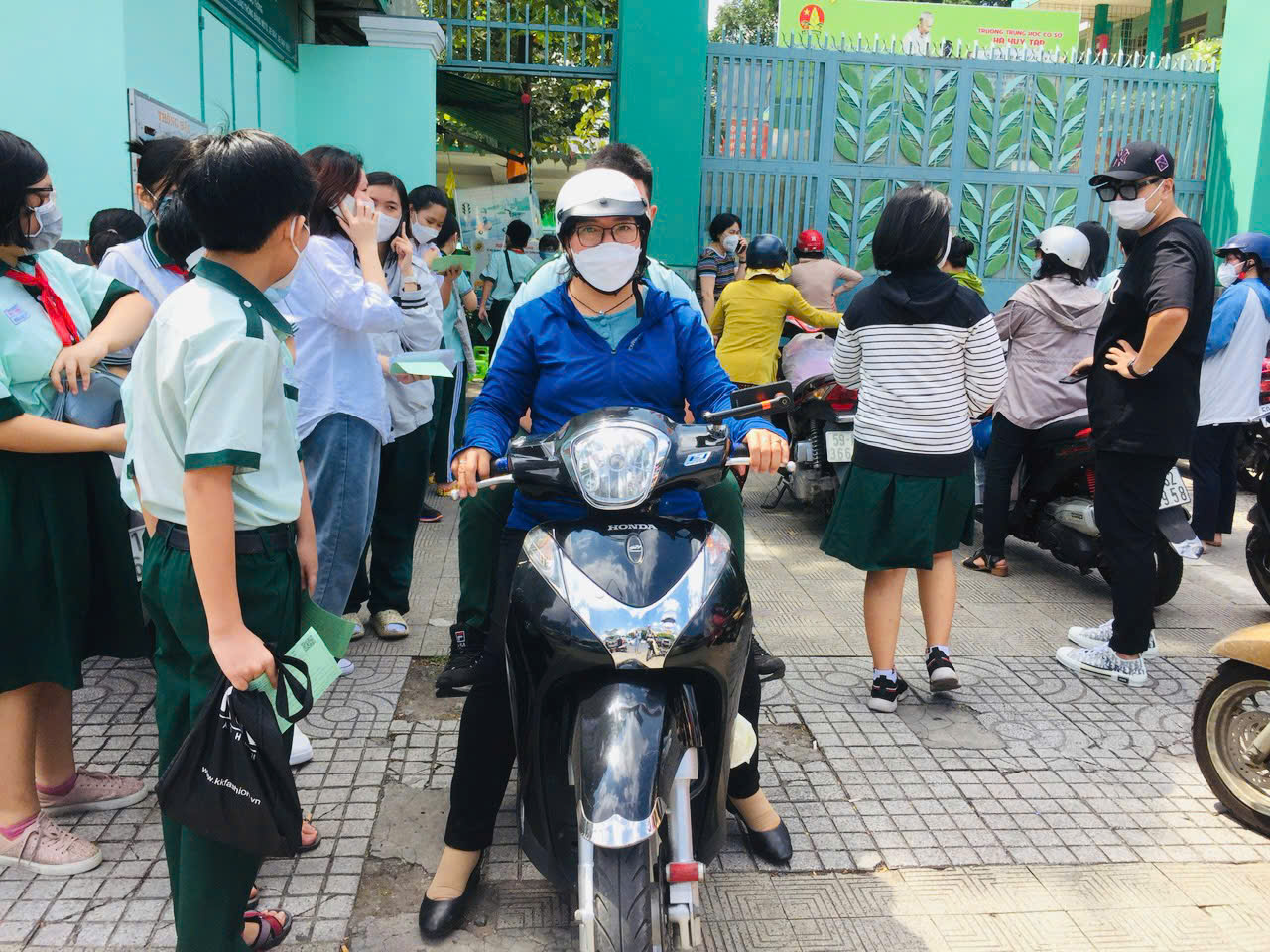 hinh-don-con-17871232120171456467999 Giao xe cho con chưa đủ tuổi, cha mẹ có thể bị phạt- Ảnh 1.