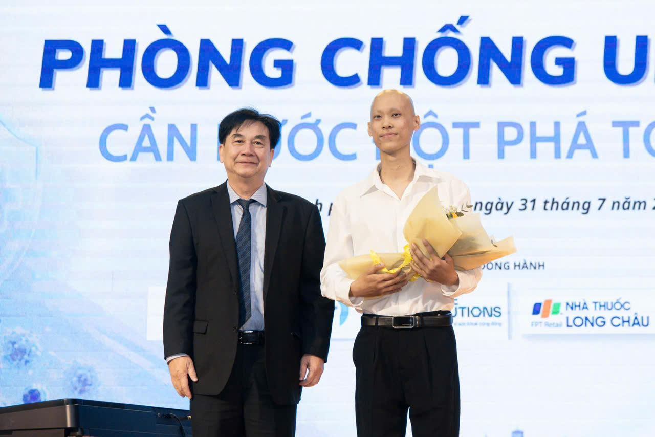 hinh-phuoc-2-1785643349207409846569 Chàng trai 20 tuổi học piano giữa những ngày điều trị ung thư - Ảnh 2.