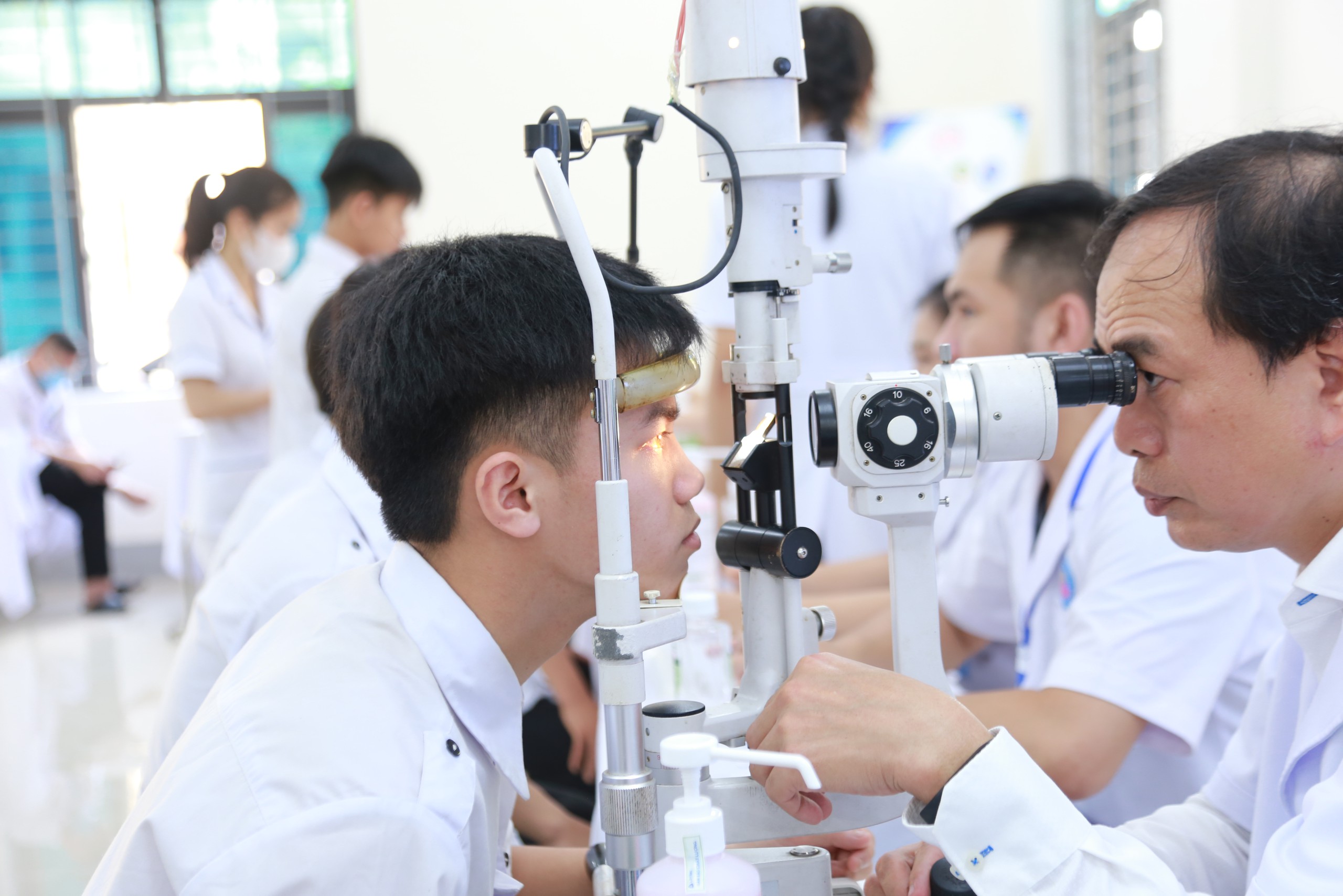 img3275jpg-17879691702711584624894 Nghệ An tập trung khám sức khỏe cho học sinh - Ảnh 2.