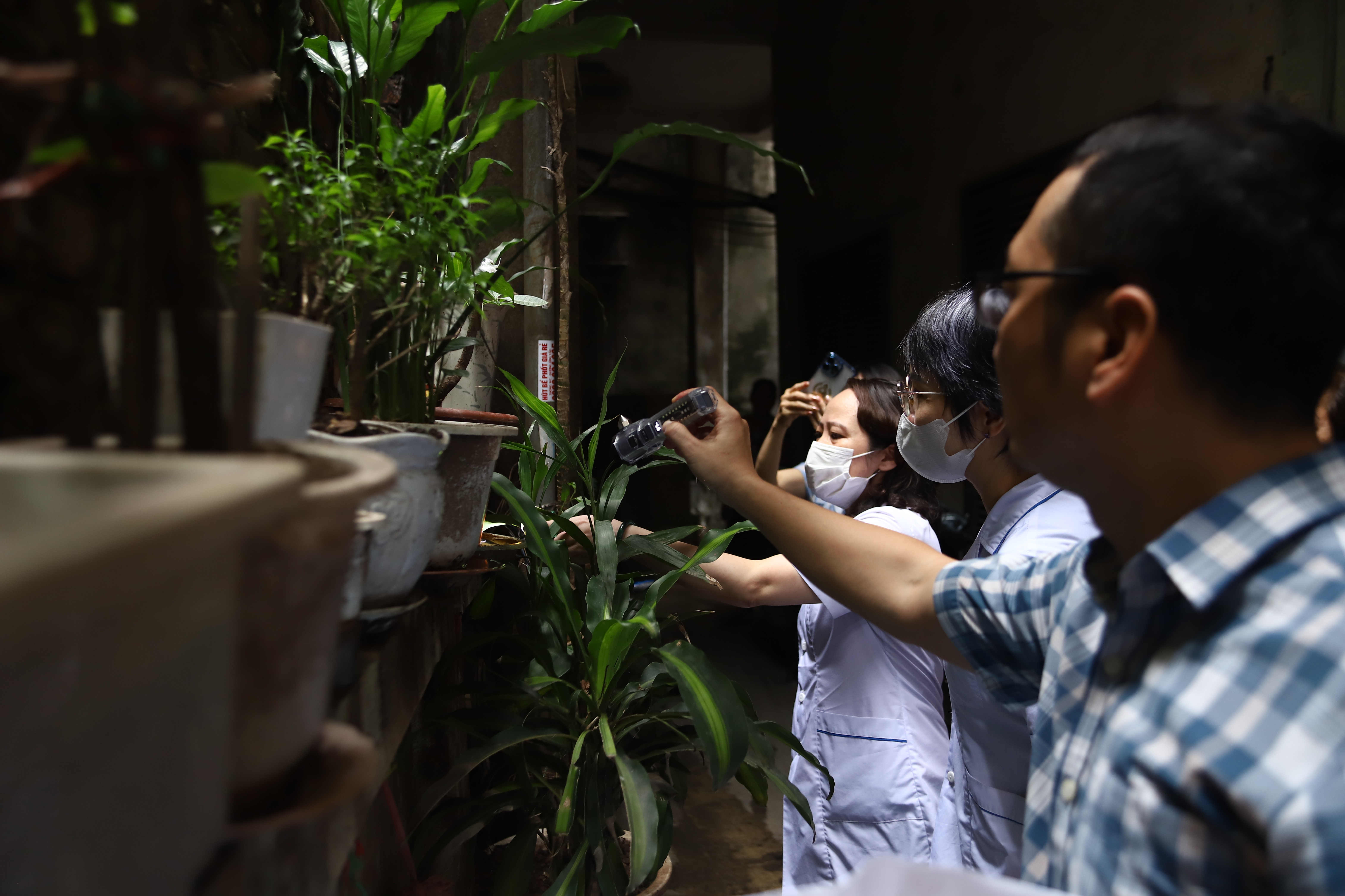 img3692-1786159424093446904122 Chiến Dịch Giám Sát Môi Trường Ngăn Ngừa Sốt Xuất Huyết- Ảnh 3.