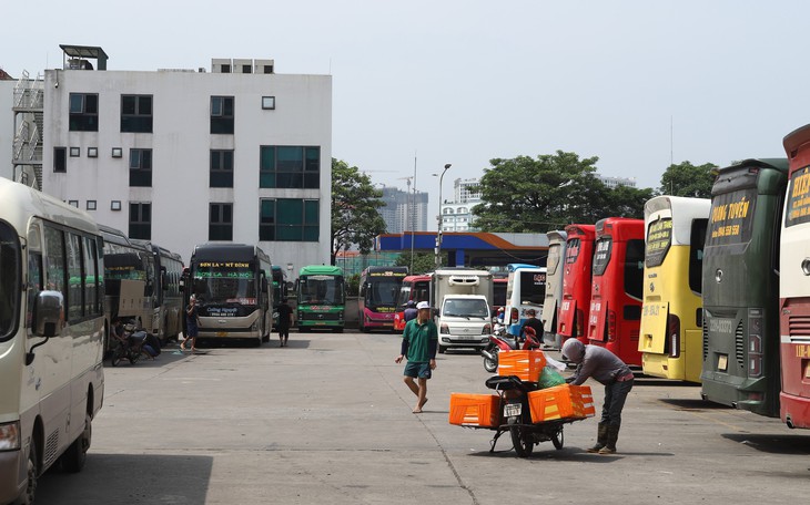Công nhân dọn dẹp đường phố Hà Nội Công nhân dọn dẹp đường phố Hà Nội
