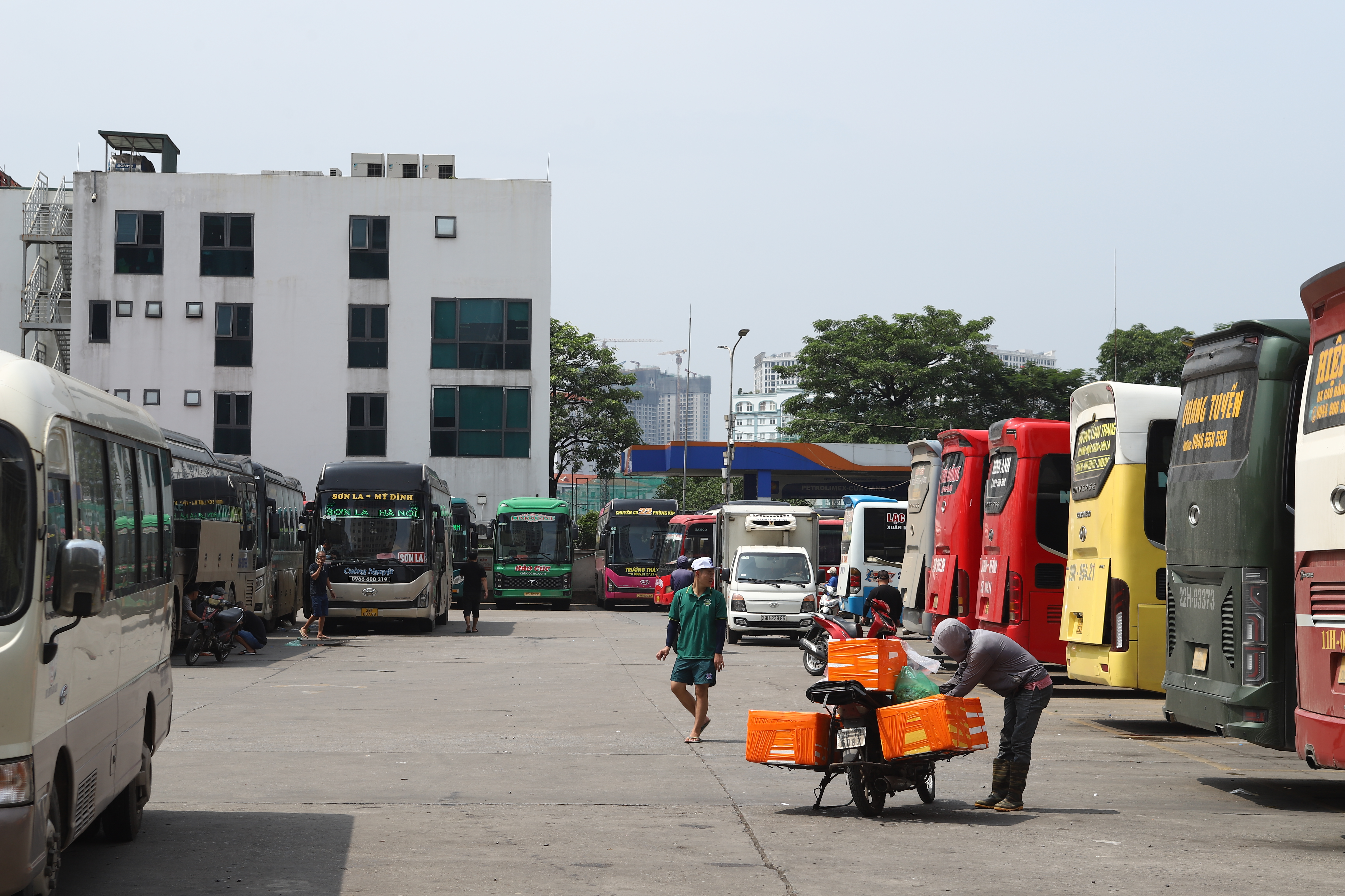 img3893-1787040748392679401080 Các bến xe Hà Nội trước nghỉ lễ 2/9: Không để khách bị ép giá, nhồi nhét - Ảnh 6.