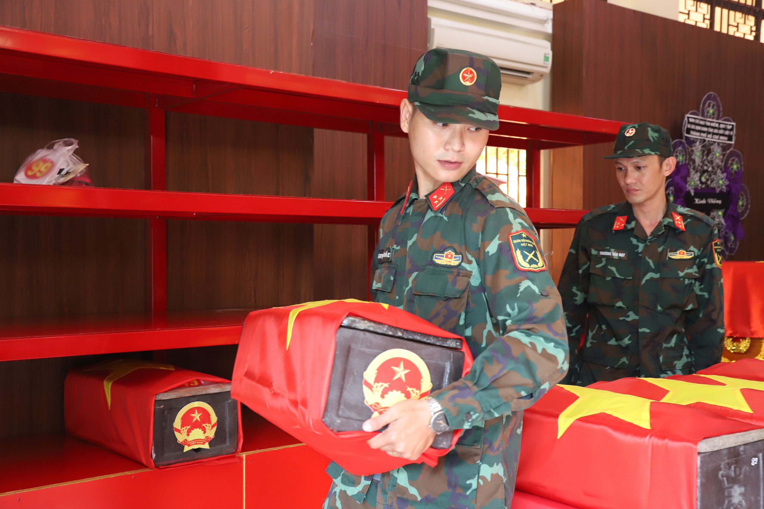Vận Chuyển Mẫu Hài Cốt Liệt Sĩ Từ TPHCM Đến Hà Nội Để Giám Định ADN