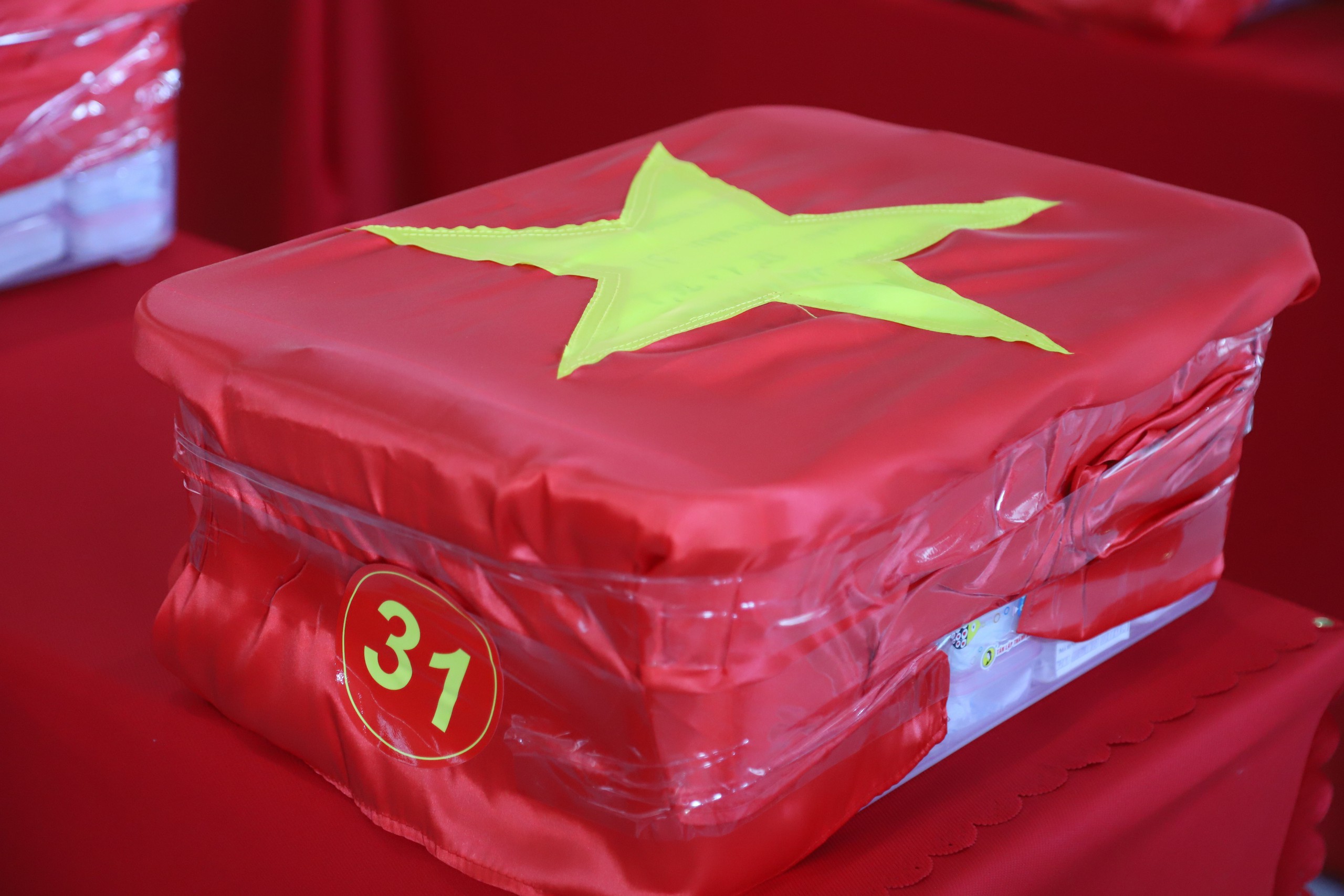 img8240-1787282072565305534060 Chuyến bay đặc biệt, nhiệm vụ thiêng liêng đưa mẫu liệt sĩ đi giám định ADN - Ảnh 7.