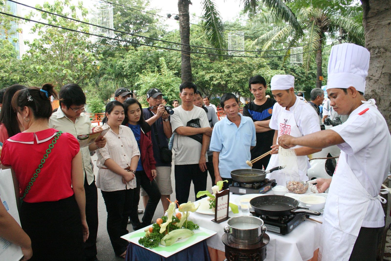 img8700-1786006380404452194107 Dừng chân TPHCM, đừng bỏ lỡ những món ngon đường phố - Ảnh 1.