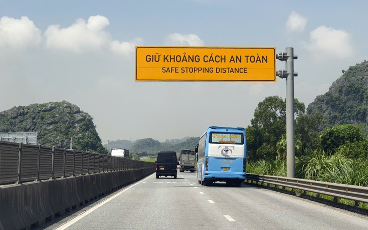 Vì sao CSGT bất ngờ tăng cường xử lý lỗi không giữ khoảng cách trên cao tốc?- Ảnh 1.