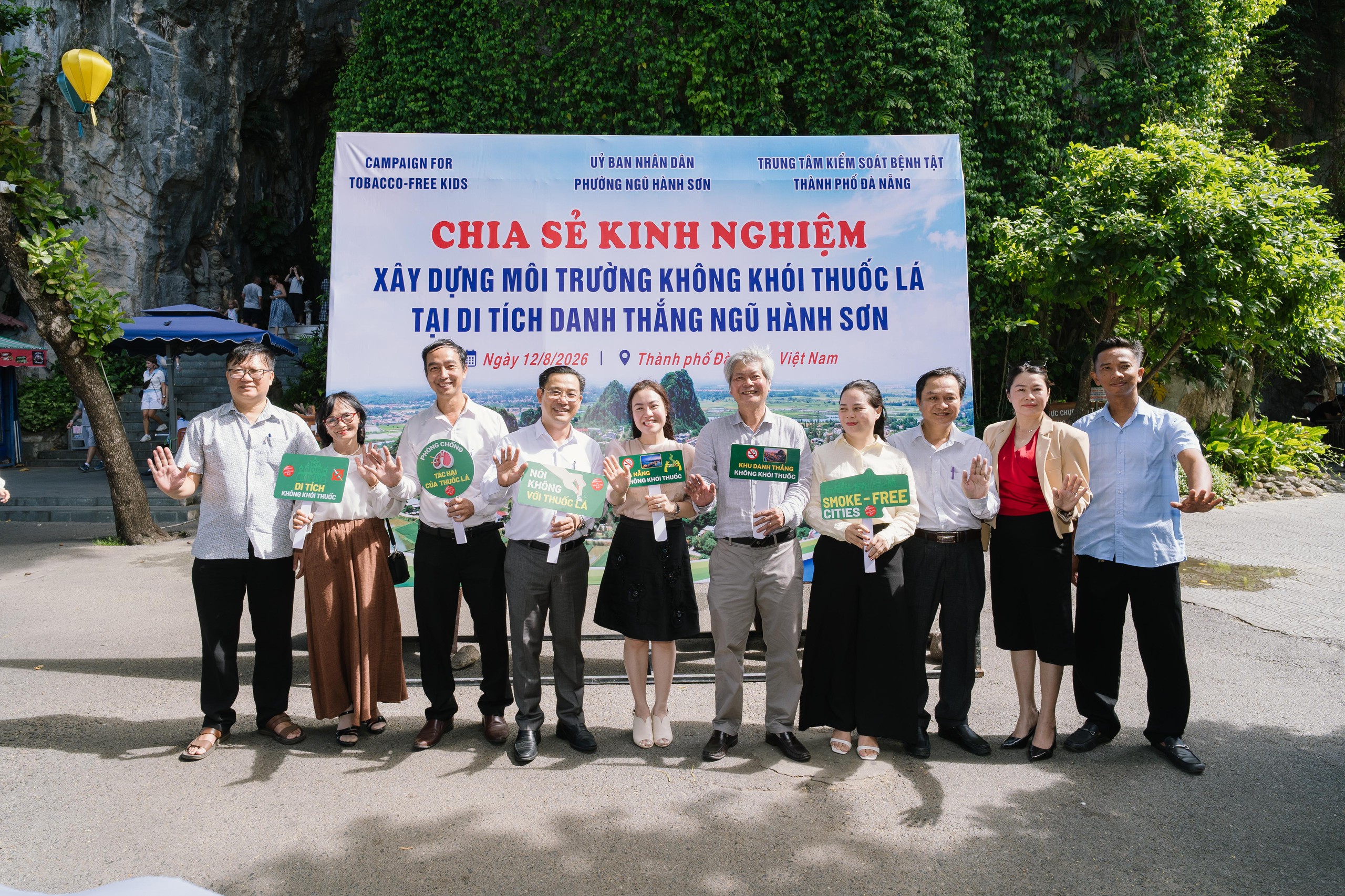 khong-khoi-thuoc-2-17866225454712046705372 Xây dựng Di tích Danh thắng Ngũ Hành Sơn thành mô hình điểm không khói thuốc- Ảnh 5.
