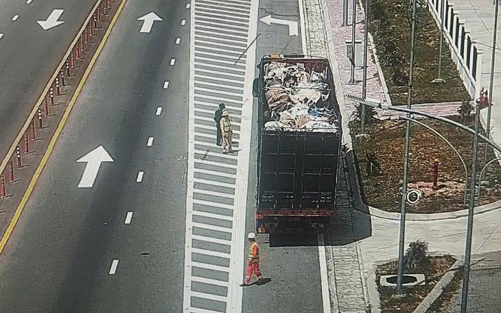 Xác định tài xế làm rơi vật sắc nhọn suốt 337 km cao tốc khiến 100 phương tiện thủng lốp- Ảnh 1.