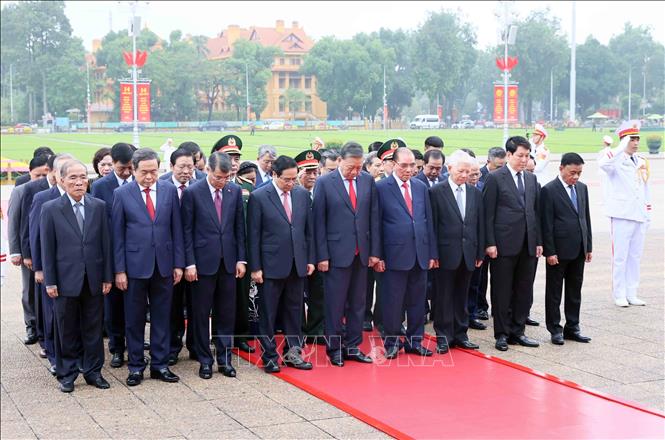 lang-bac-28826-28-1787887997570-17878879979371614960780 Lãnh đạo Đảng, Nhà nước vào Lăng viếng Chủ tịch Hồ Chí Minh - Ảnh 2.