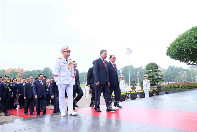 lang-bac-28826-29-1787887999306-1787887999750528670569 Lãnh đạo Đảng, Nhà nước vào Lăng viếng Chủ tịch Hồ Chí Minh - Ảnh 3.