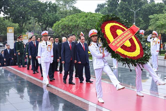 lang-bac-28826-31-1787888000508-17878880010972097806336 Lãnh đạo Đảng, Nhà nước vào Lăng viếng Chủ tịch Hồ Chí Minh - Ảnh 4.