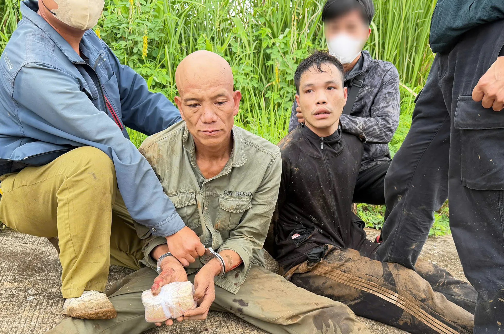 ma-tuy-tong-hop-1786264181326439008862 Bắt hai đối tượng mua bán hơn 3000 viên ma túy tổng hợp- Ảnh 1.