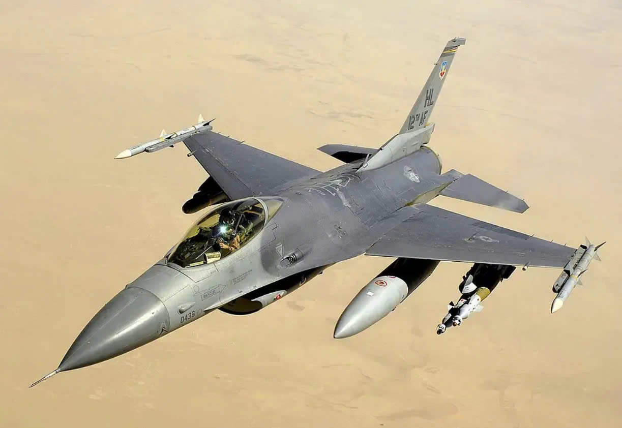 may-bay-f-16-1786762749017189749415 Ukraine Đối Phó Hiệu Quả với Kế Hoạch Tấn Công từ Nga Về F-16 và Mirage 2000- Ảnh 1.