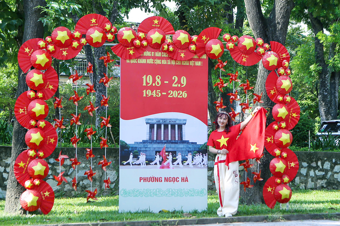 pho-kim-ma-thanh-diem-check-in-ruc-ro-dip-quoc-khanh-1-1788076848185843675020 Phố Kim Mã thành điểm check-in rực rỡ dịp Quốc khánh- Ảnh 4.