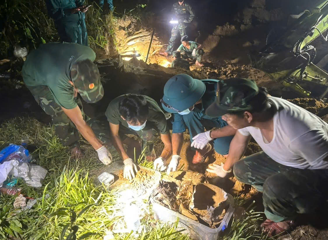 photo-1785943804957-17859438061142033959633 Khám Phá Di Vật Liệt Sĩ Tại Hầm Trú Ẩn Ở Đà Nẵng - Ảnh 1.