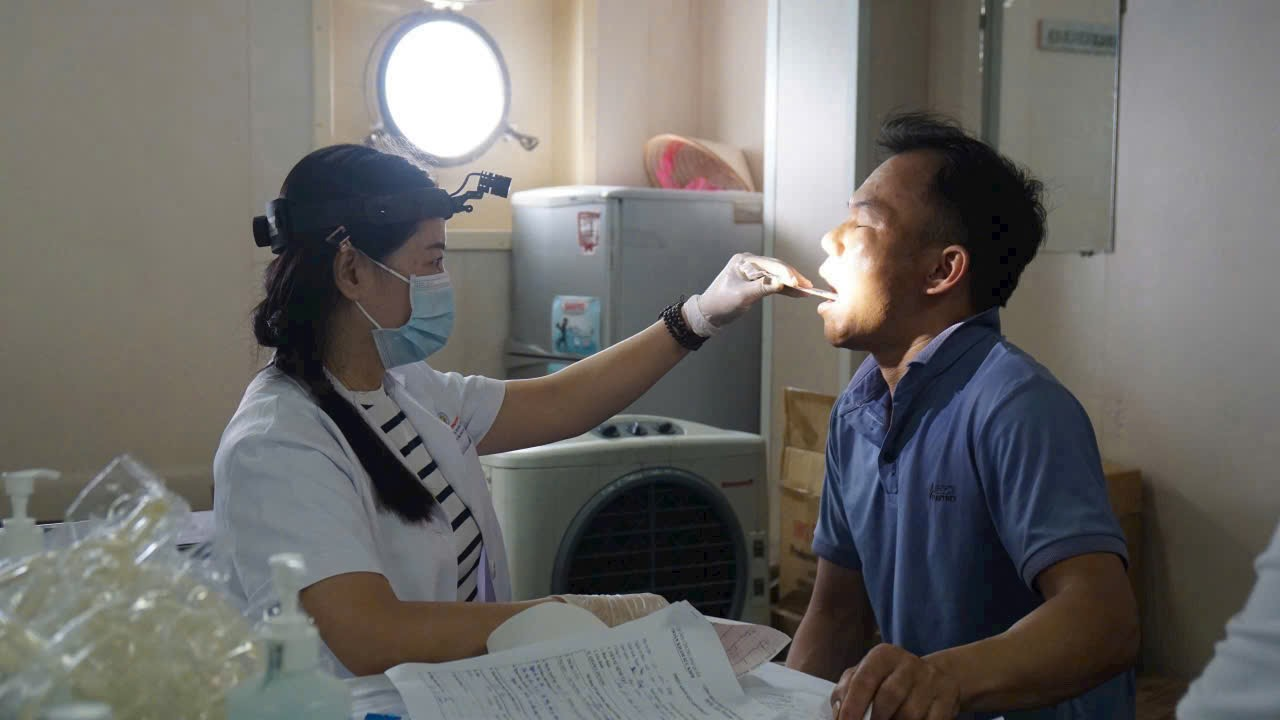 Khám lâm sàng Tai Mũi Họng cho người lao động Khám lâm sàng Tai Mũi Họng cho người lao động