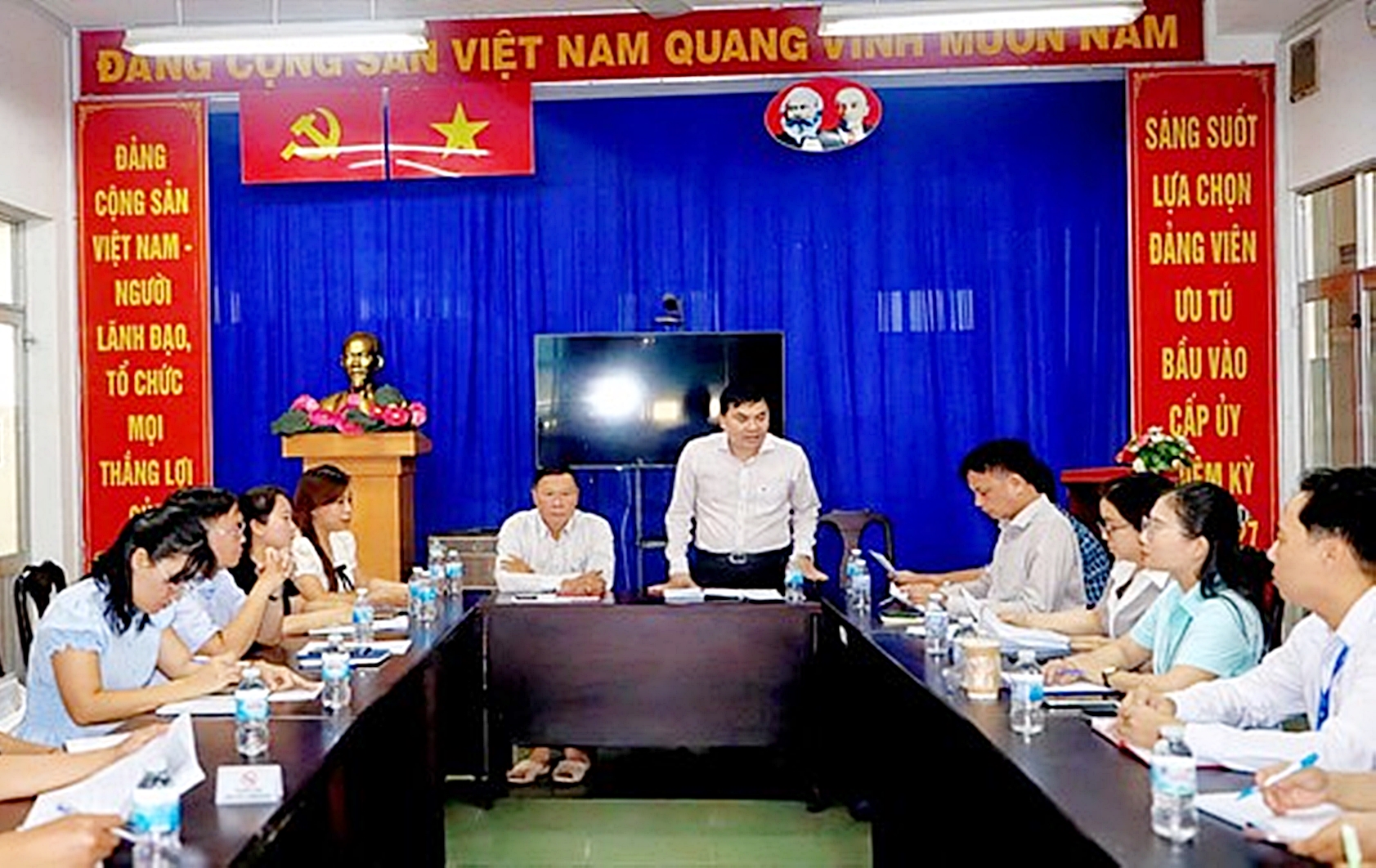 picture3-17874459460361866100964 TPHCM: Bệnh viện ĐKKV Hóc Môn dẫn đầu khám sức khỏe toàn dân- Ảnh 2.