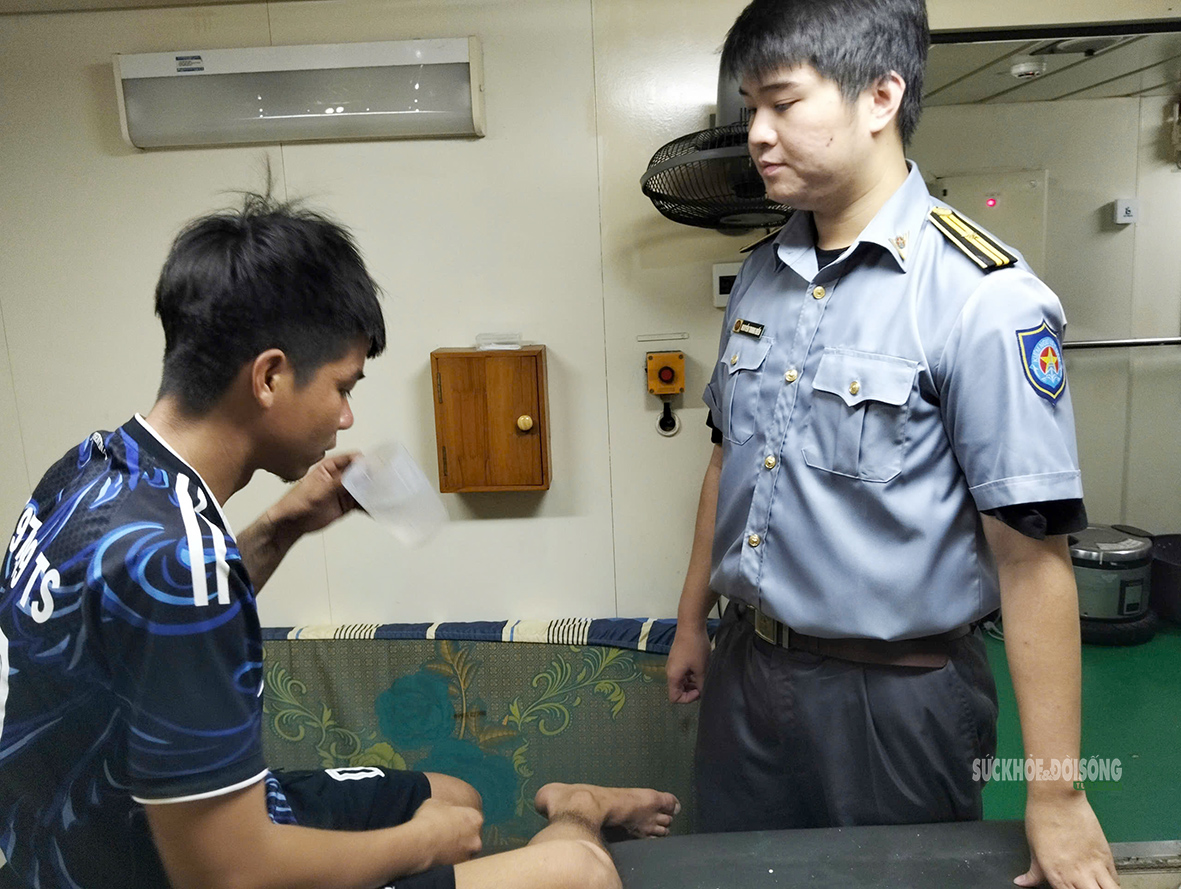 Sự Can Thiệp Kịp Thời Của Quân Y Đối Với Ngư Dân Gặp Nạn Trên Biển