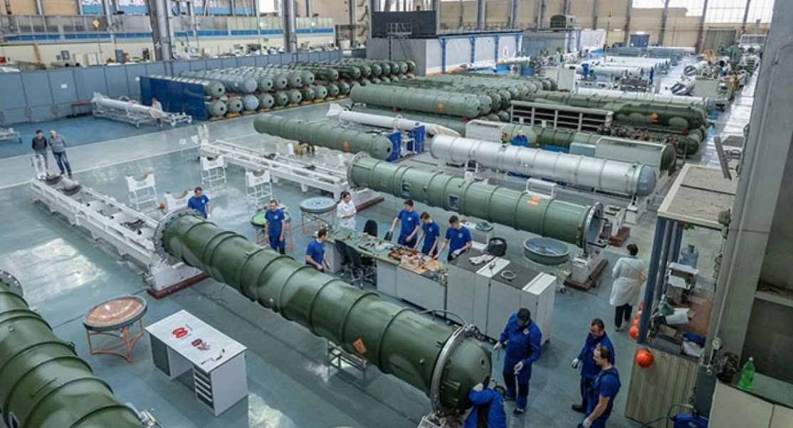 quy-trinh-san-xuat-ten-lua-phong-khong-48n6-cho-cac-to-hop-s-400-tai-co-so-cua-avangard-mmz-1787802081771603180601 Nga mở thêm hướng tập kích Ukraine bằng hệ thống S-400- Ảnh 1.