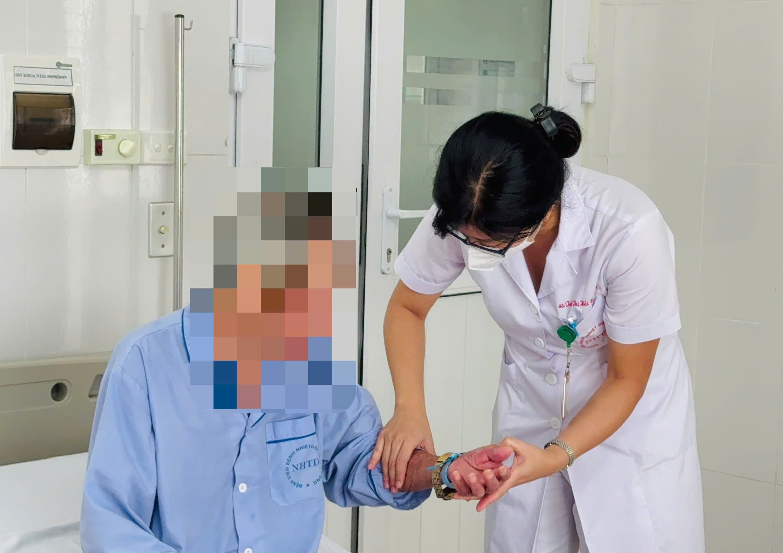 roi-loan-chat-dien-giai-1787208856097218742573 Nhầm hạ kali với hạ canxi, người đàn ông 41 tuổi suýt liệt tay chân- Ảnh 2.