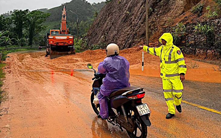 Hà Nội giảm điểm ngập sau mưa lớn, chuyên gia cảnh báo chưa thể chủ quan- Ảnh 3.