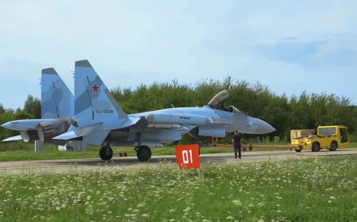 ssu-35-moi-17878716575991593042185 Phi đội 'tiêm kích ngoài hành tinh' Su-35 sẵn sàng xuất kích- Ảnh 1.