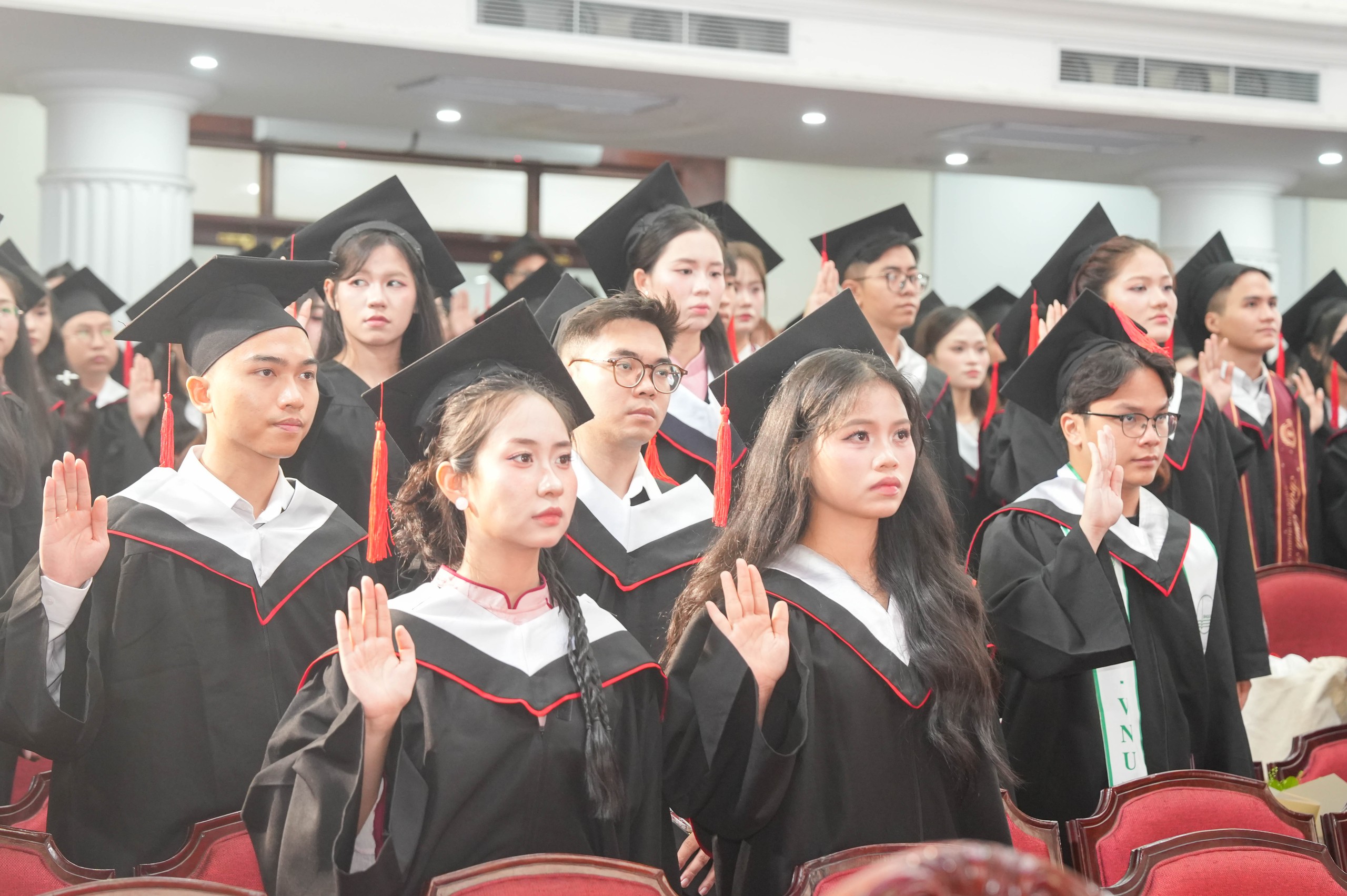 sv-y-duoc-13-17879100880311851541721 407 bác sĩ, dược sĩ, cử nhân bước vào hành trình chăm sóc sức khoẻ nhân dân- Ảnh 4.