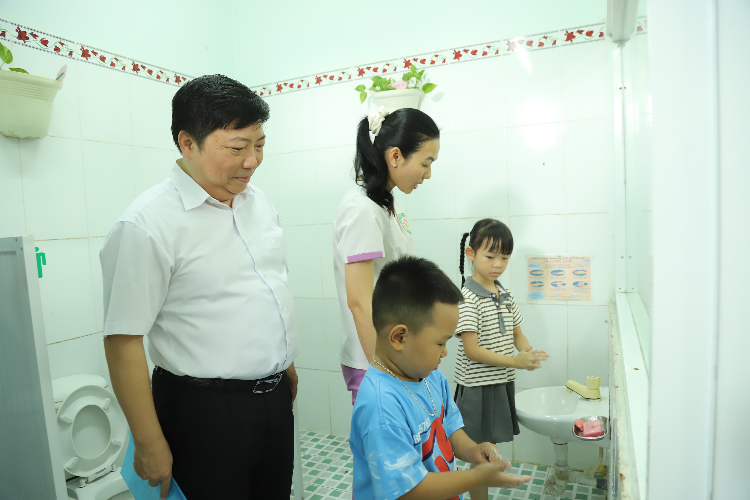 tcm-1785935137054709322606 TPHCM cảnh báo dịch chồng dịch vào mùa mưa - Ảnh 2.