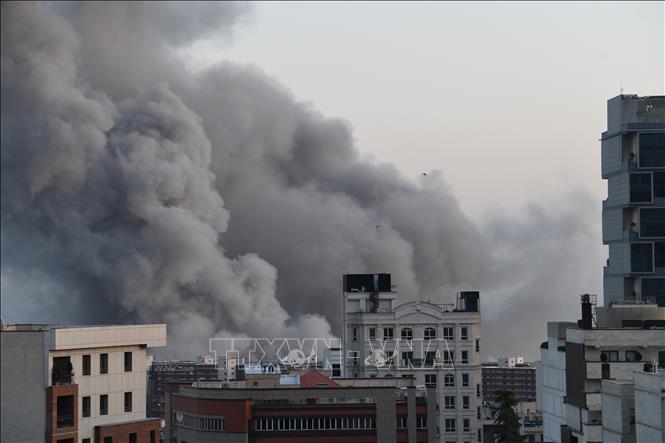 Mỹ Phát Động Không Kích Tại Đảo Larak: Iran Đe Dọa Phản Đòn Mạnh Mẽ