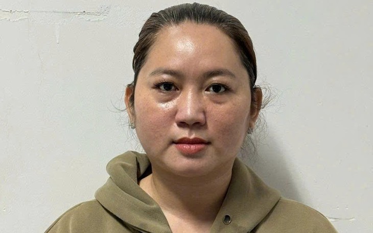 Tự xưng được 'bề trên' cho số trúng xổ số, cặp vợ chồng ở TPHCM bị khởi tố- Ảnh 3.