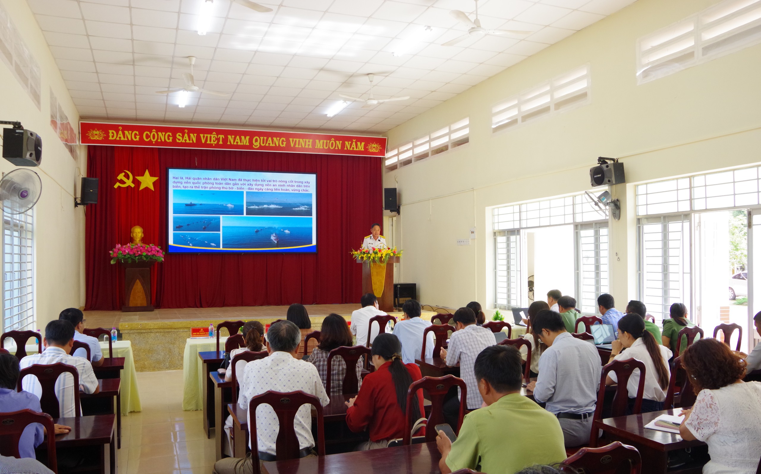 truyen-2-1787303964451557152822 Trang bị kiến thức biển đảo cho nhiều cán bộ tổ dân phố - Ảnh 2.