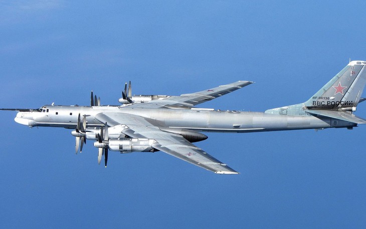 Ukraine tấn công căn cứ không quân Nga, phá hủy máy bay ném bom chiến lược Tu-95MS- Ảnh 2.