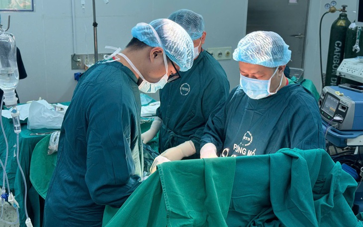 Phát hiện ung thư thực quản giai đoạn sớm khi chuẩn bị mổ ung thư gan