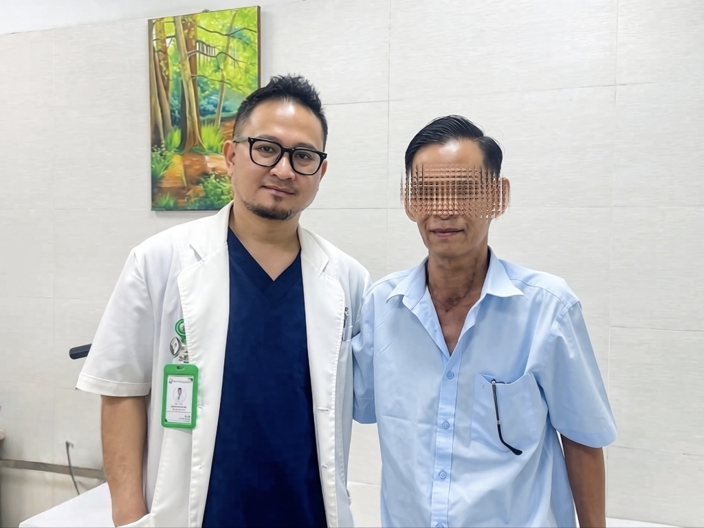 xuan-hoa-17874855127981499333455 Hành trình ‘giải cứu’ đường tiêu hoá cho người đàn ông uống nhầm thuốc tẩy bồn cầu - Ảnh 2.