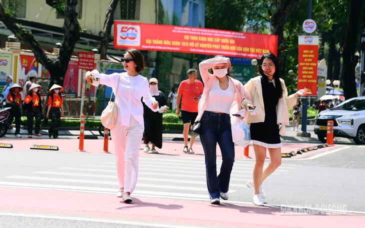 Dự Đoán Thời Tiết Nắng Nóng Ở Miền Bắc: Khu Vực Nào Bị Ảnh Hưởng Nhiều Nhất?