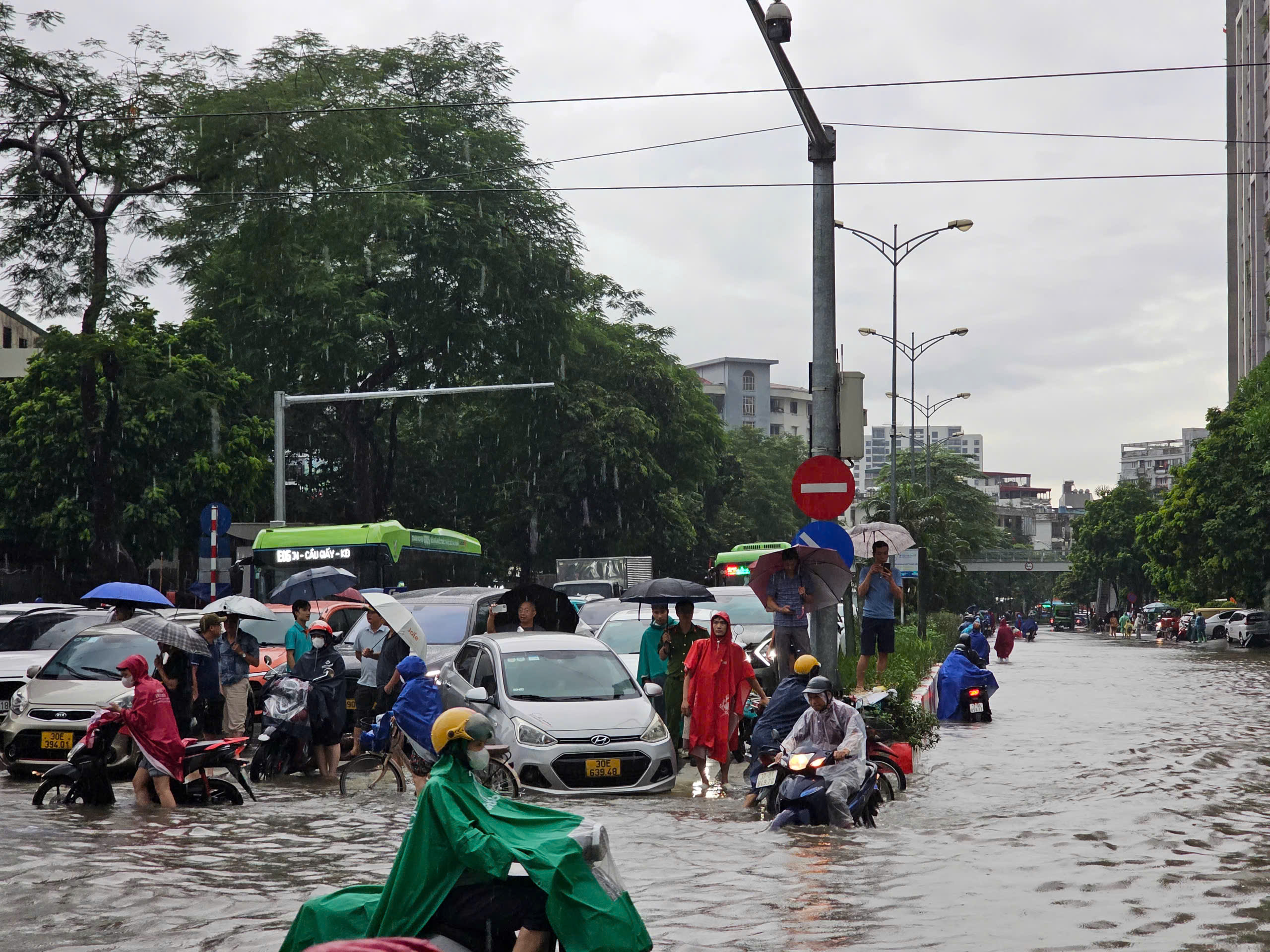 Mưa dông mạnh tại miền Bắc Mưa dông mạnh tại miền Bắc