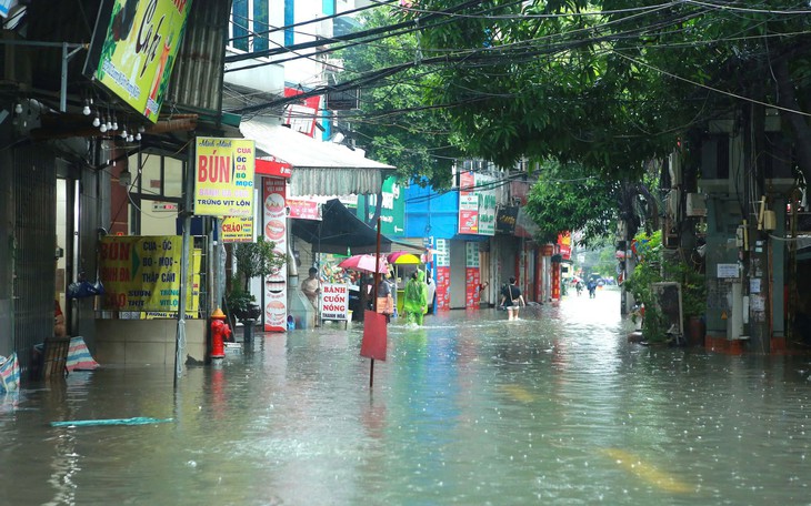 Cảnh báo mưa dông kèm lốc sét ở khu vực nội thành Hà Nội- Ảnh 2.