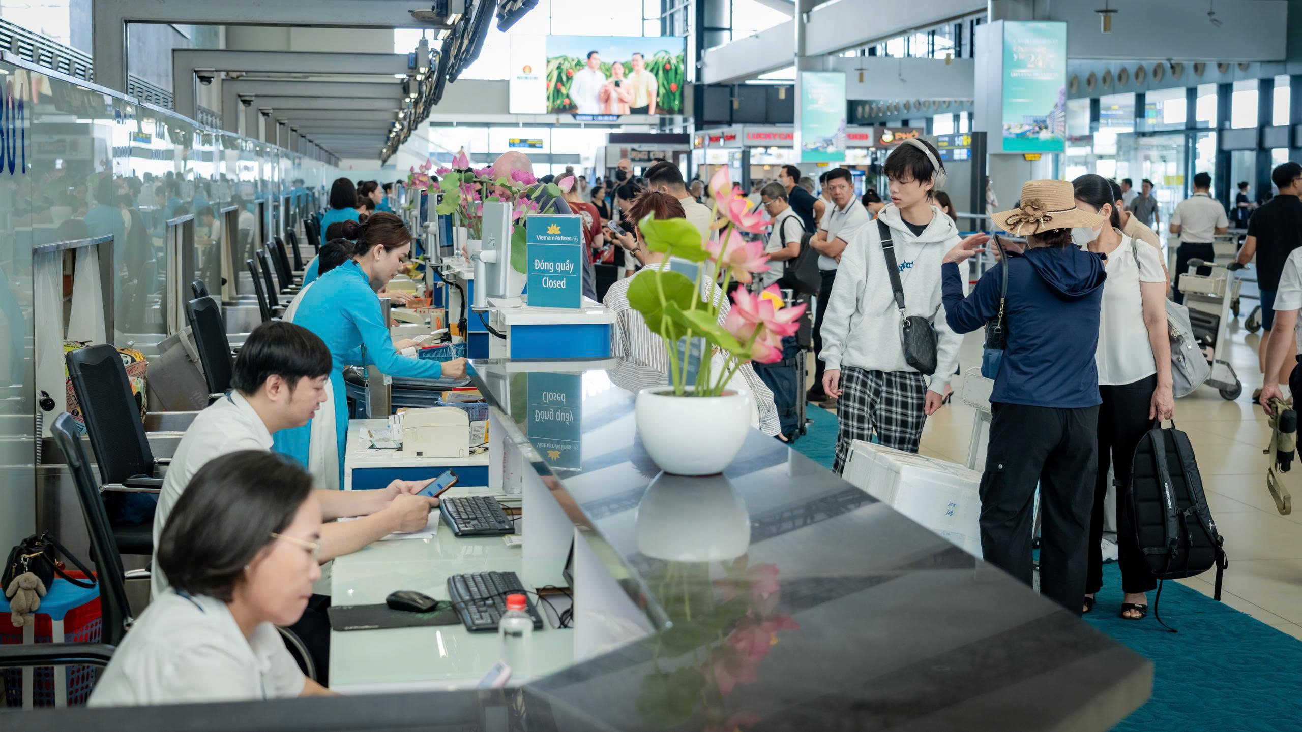 z82034307565382c3aea7671a58858906c549aa4798d61-1787915196831240522595 Sân bay Nội Bài trước kỳ nghỉ lễ 2/9 - Ảnh 3.