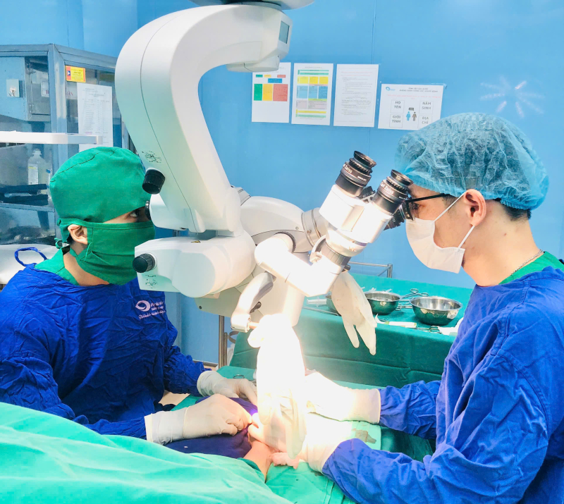 Phục hồi bàn tay gần đứt rời bằng kỹ thuật vi phẫu: ca điều trị tại Bệnh viện Bãi Cháy