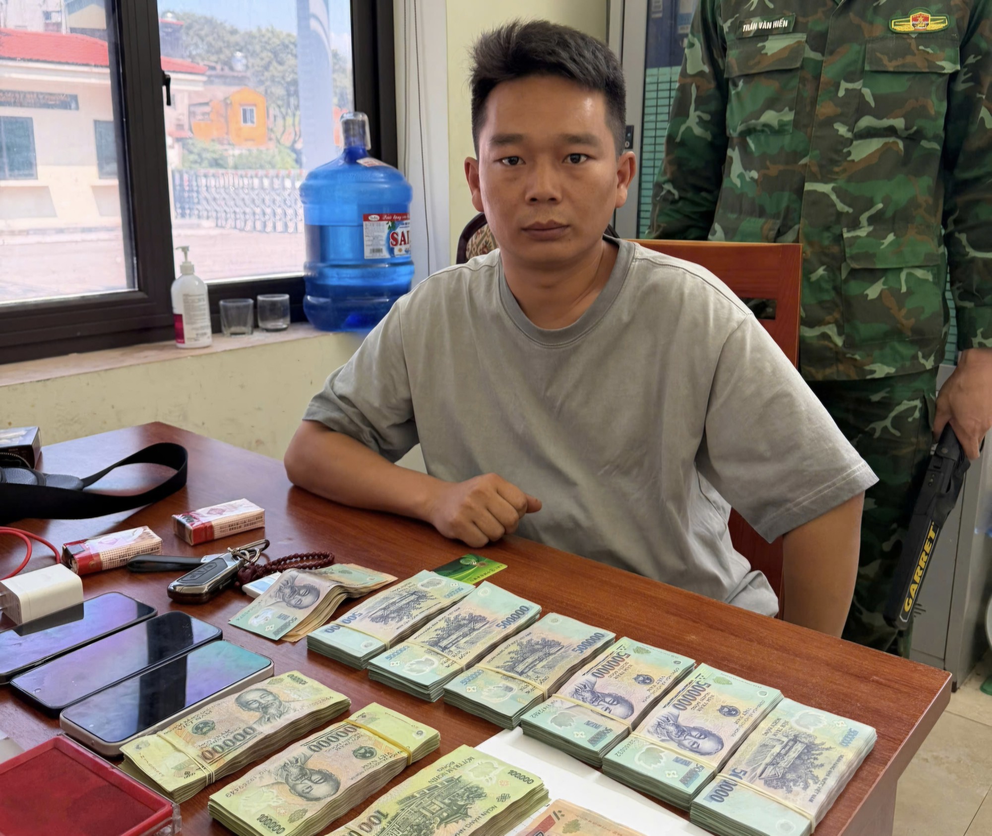 Khởi tố vụ vận chuyển tiền mặt 355 triệu đồng qua Cửa khẩu Quốc tế Lào Cai: diễn biến và bài học cho thương nhân biên giới