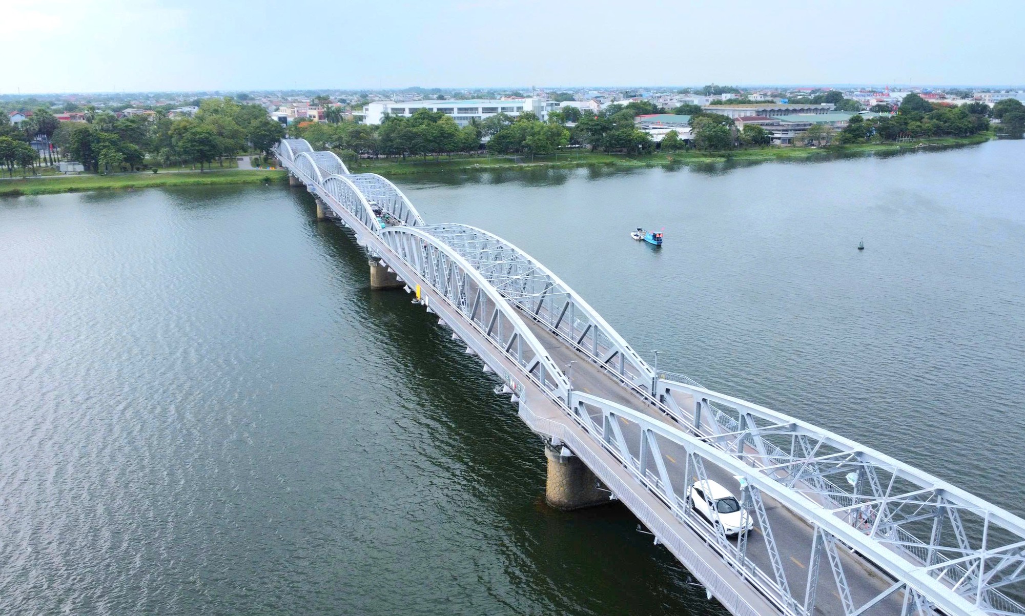 Ngắm diện mạo mới của cây cầu biểu tượng xứ Huế- Ảnh 12.