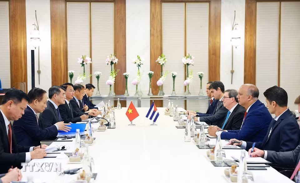 Thủ tướng Lê Minh Hưng tiếp Bộ trưởng Ngoại giao Cuba Bruno Rodríguez Parrilla- Ảnh 3. Thủ tướng Lê Minh Hưng tiếp Bộ trưởng Ngoại giao Cuba Bruno Rodríguez Parrilla- Ảnh 3.