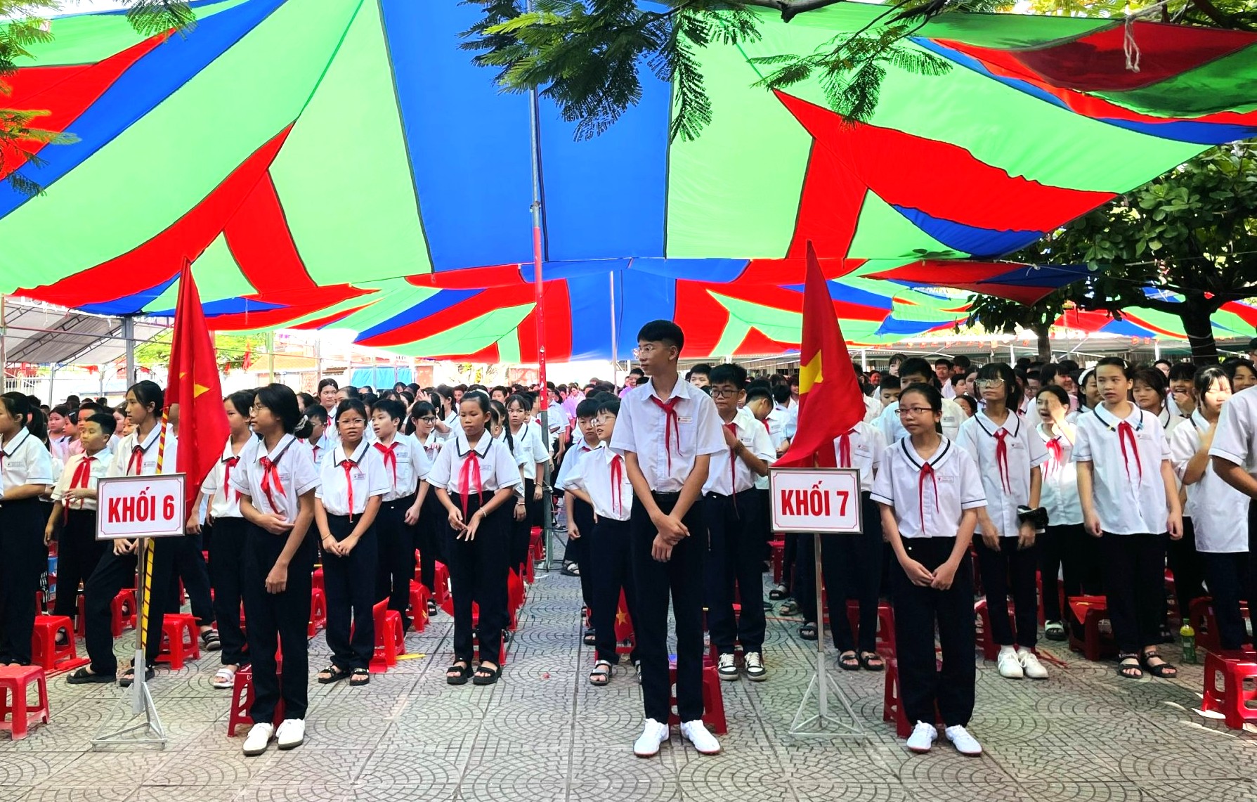178857584012680823479436913676808082347943691367680a363370d94b0a9a6c31ace8715dd2642-178857871453298045586 Hải Phòng: Niềm vui ngày khai giảng ở những ngôi trường sáp nhập - Ảnh 9.