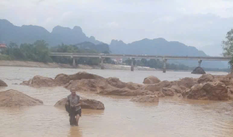 Khi mực nước tụt bất ngờ: Nguyên nhân, hậu quả và bài học từ sự cố tại Thủy điện Cẩm Thủy 1